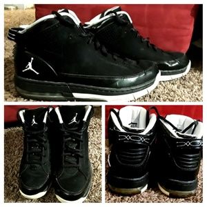 Jordan's black & white hi-top shoes  mens sz-10